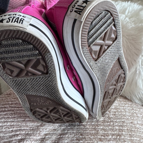 Converse Women’s Hot Pink High-Top Sneakers with Teal Stars and writing - Picture 6 of 9